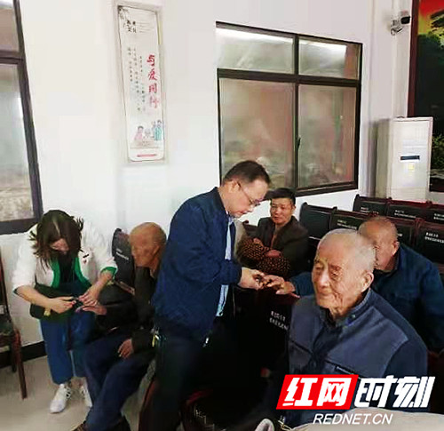 集團(tuán)開展“夕陽(yáng)紅”志愿服務(wù)活動(dòng)